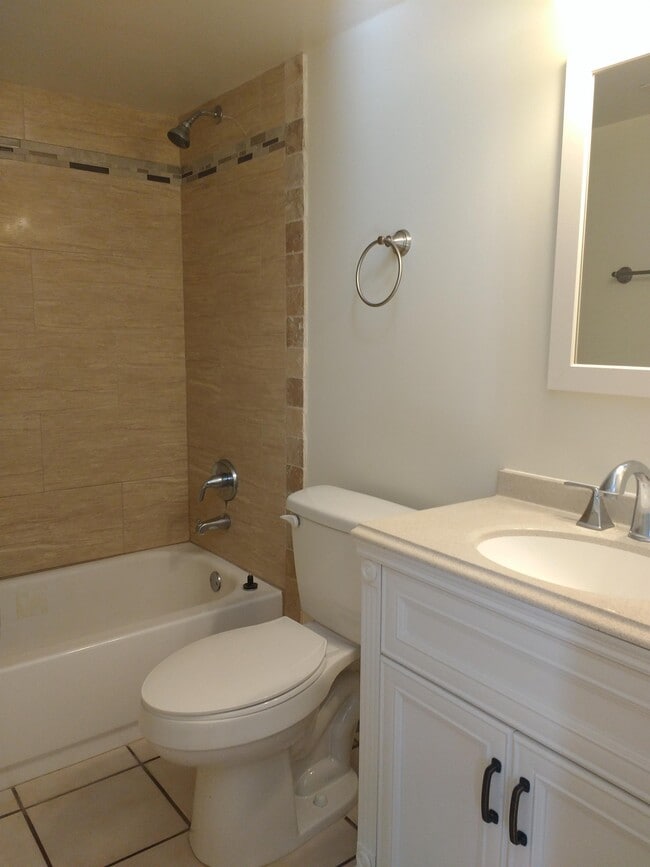 Building Photo - 2054 Los Lomas Dr