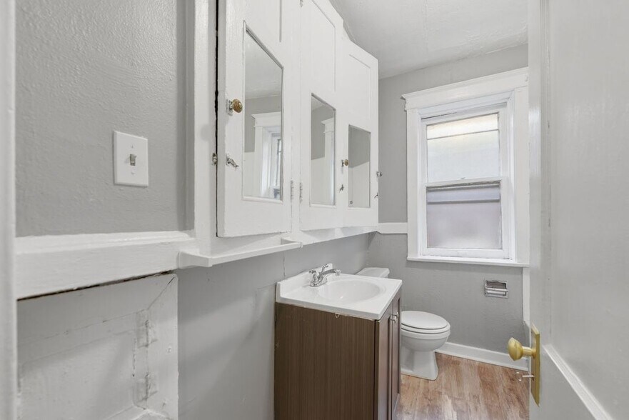 Building Photo - 3332 Aubert Ave