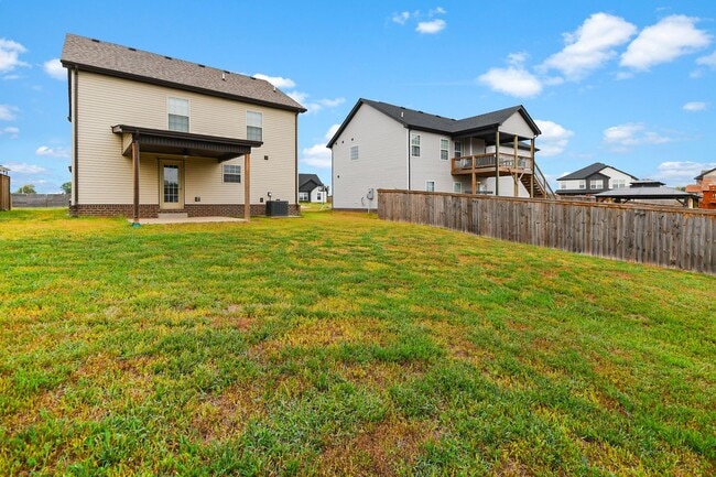 Building Photo - Pet Friendly Three Bedroom!
