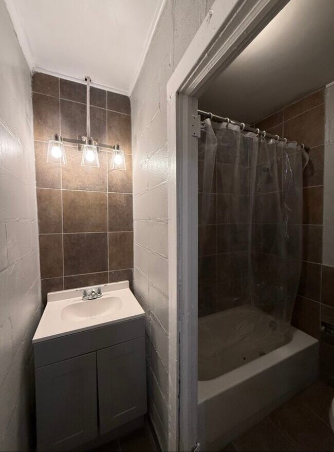 Building Photo - Quiet 1 bed 1 bath in Montgomery!