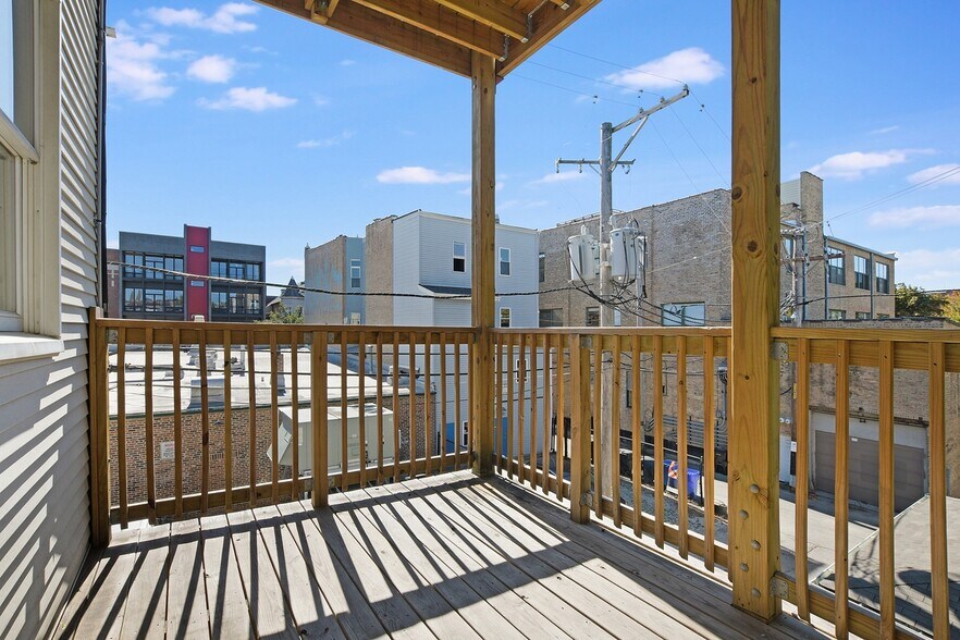 Building Photo - 3212 N Kenmore Ave
