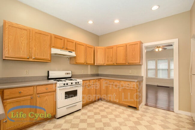 Building Photo - 250 Henry Ave SE