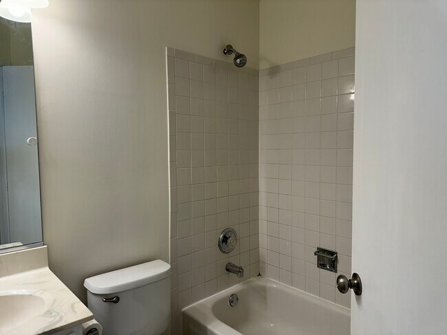 Building Photo - 1361 Orleans Dr