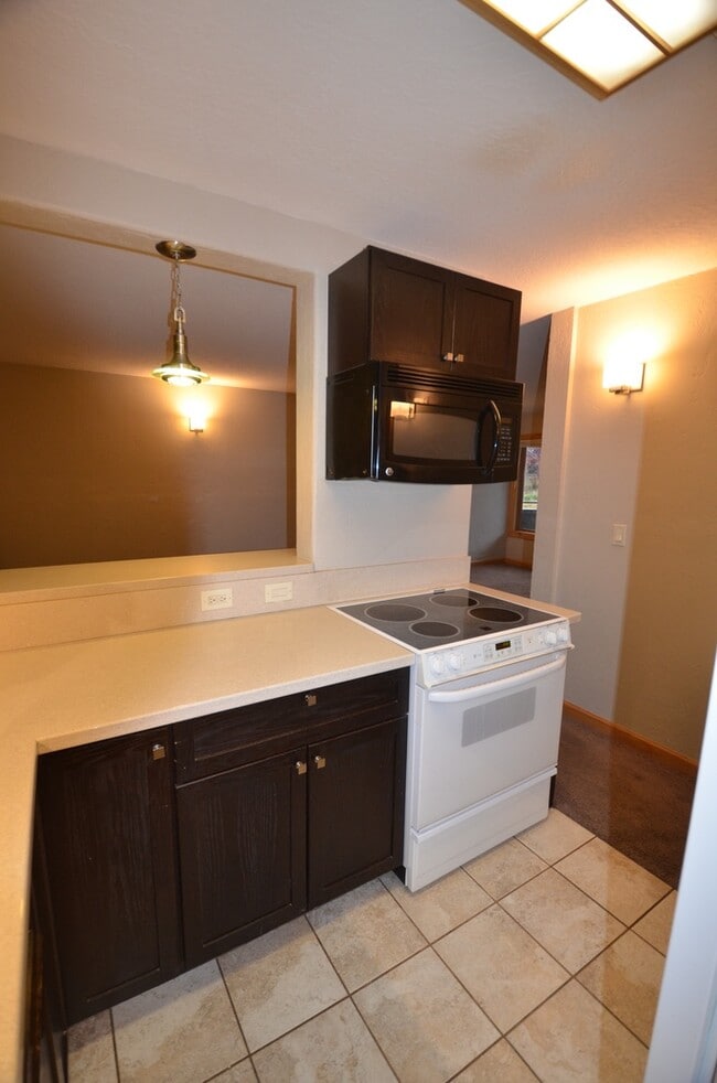 Building Photo - Updated Apartment!  Parking for 2 Cars! HEAT Included!