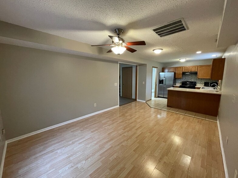 Building Photo - 1539 E Wayne St