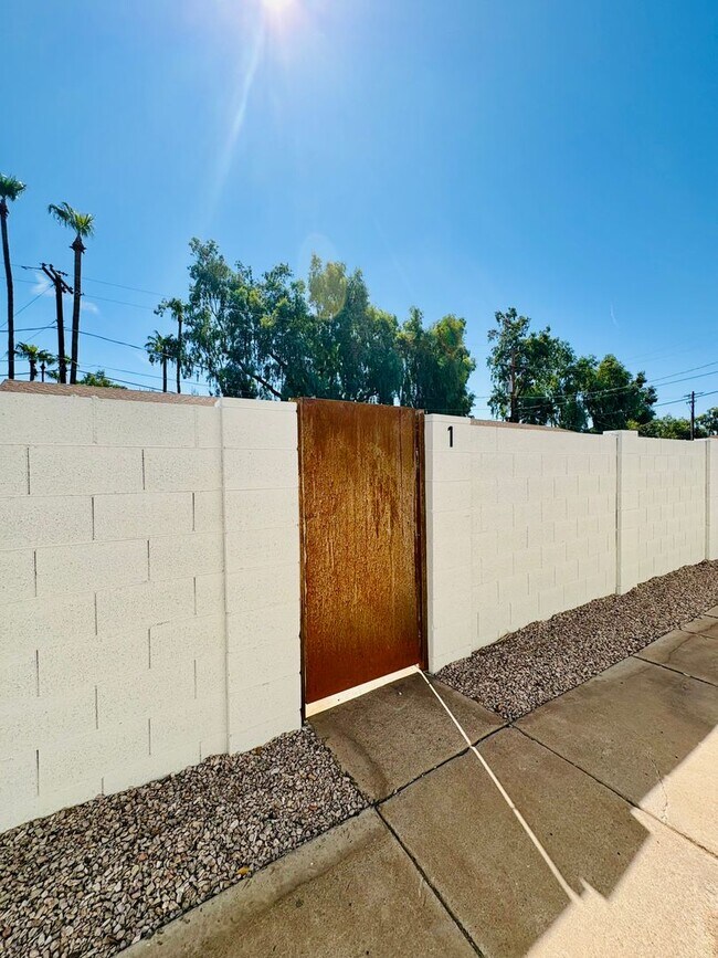 Building Photo - 817 S Melody Ln