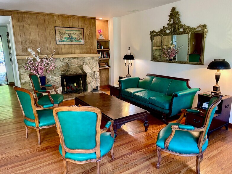 Classical antiques and leather upholsterd furniture compliments the mid century architecture - 11449 Woodbine St