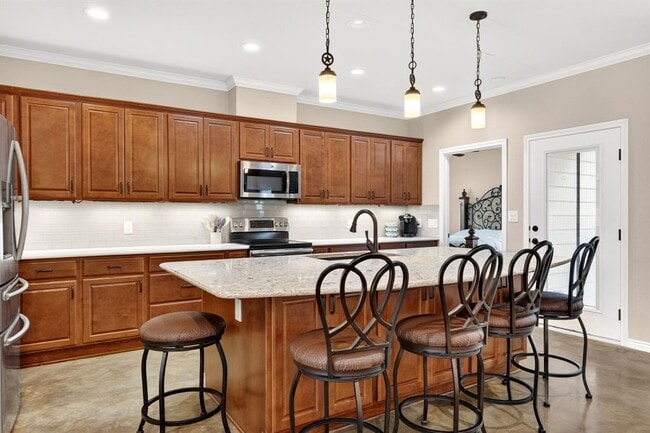 Building Photo - 606 Rogart Dr