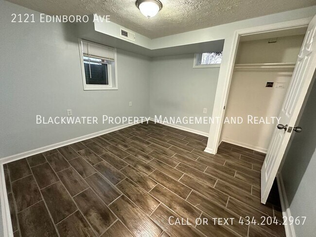 Building Photo - Move In Special! 1/2 Off First Full Month'...