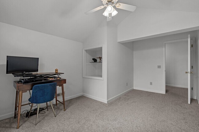 Building Photo - 802 N Poplar St