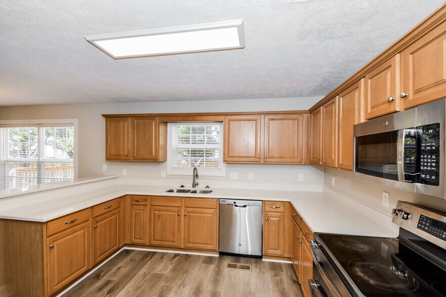 Building Photo - 2523 Claymore Run