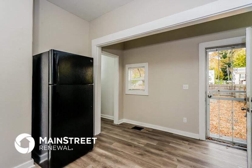 Building Photo - 1105 S 32nd St