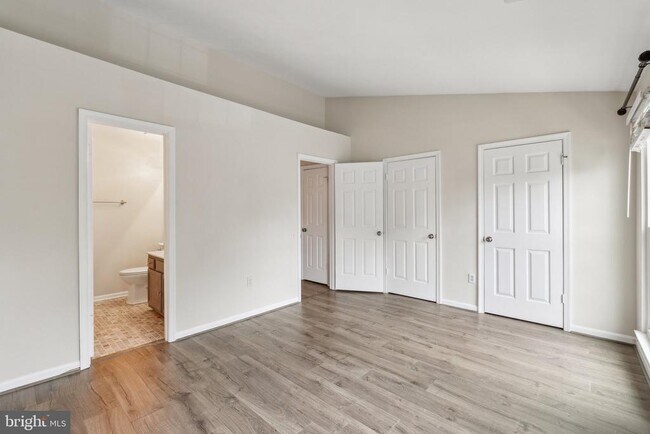 Building Photo - 7191 Fairfield Ct