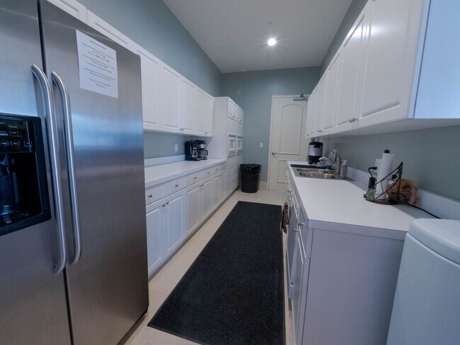 Building Photo - 2110 W 1st