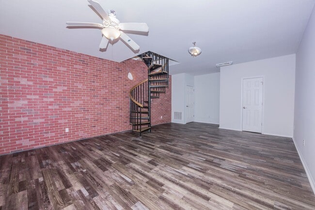 Building Photo - 237 Riverbend Rd