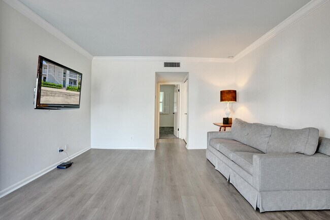 Building Photo - 4201 S Ocean Blvd