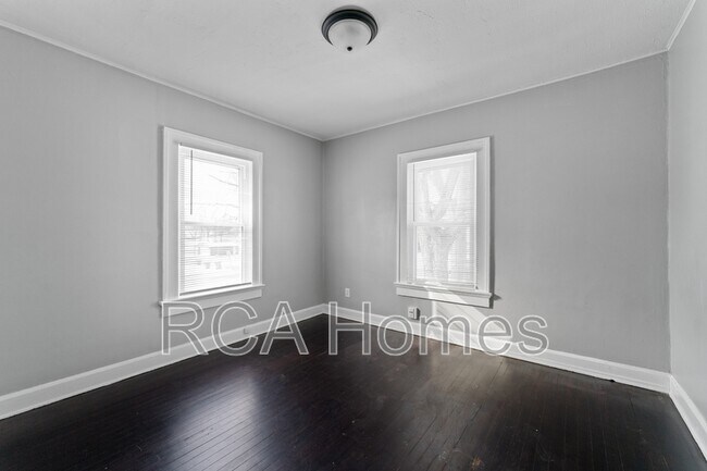 Building Photo - 412 N Bradley Ave