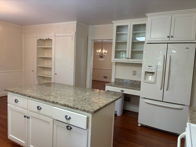 Building Photo - 1513 Raeford Rd