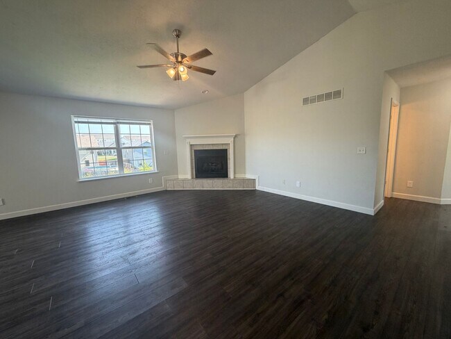 Building Photo - Spacious 4 Bedroom Home located in Woodland Hills Subdivision