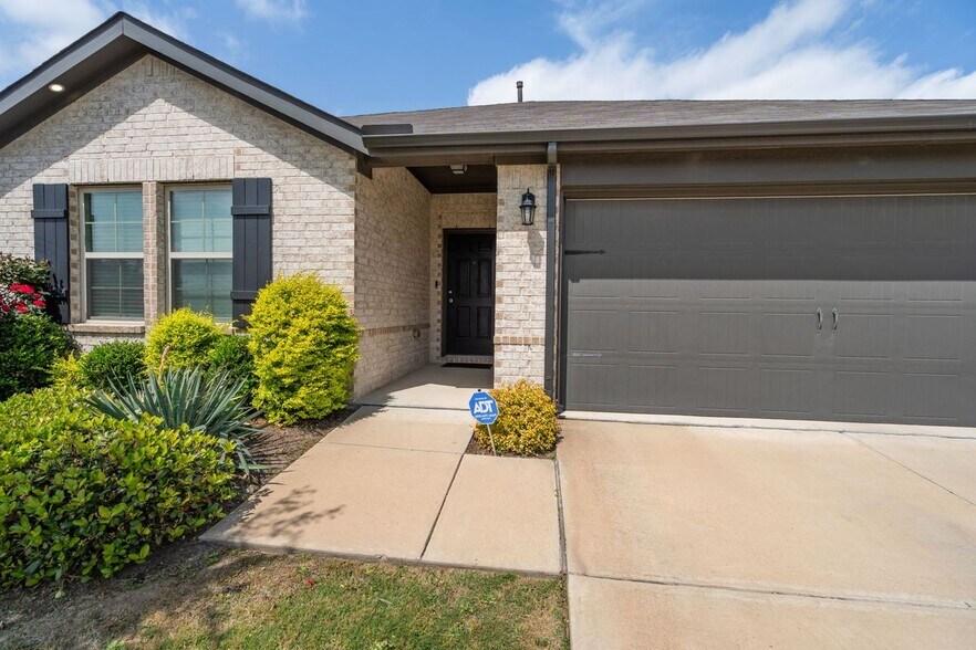 Building Photo - 2316 Wisterwood Ln