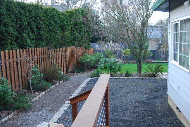 Building Photo - Charming & Well-Maintained Single-Story Home in McMinnville