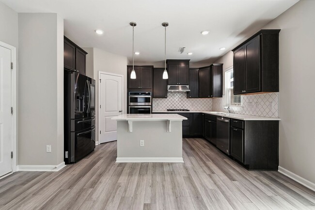 Building Photo - 313 Summer Ranch Dr