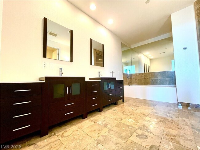 Building Photo - 360 E Desert Inn Rd