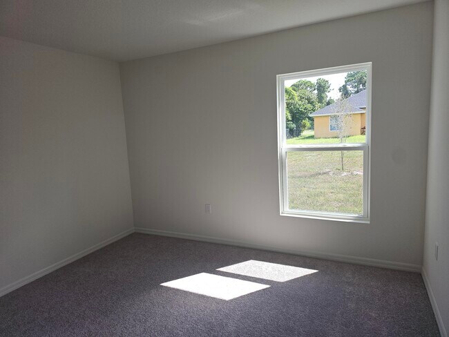 Building Photo - 3681 SW Haines St