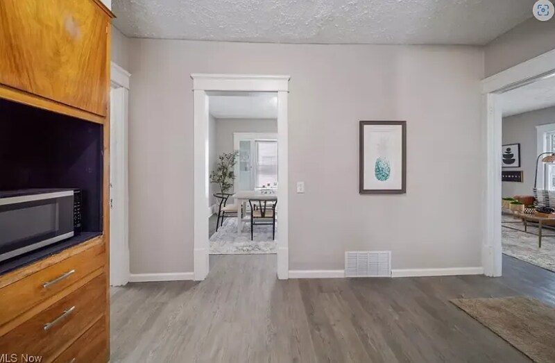 Building Photo - 893 Delia Ave