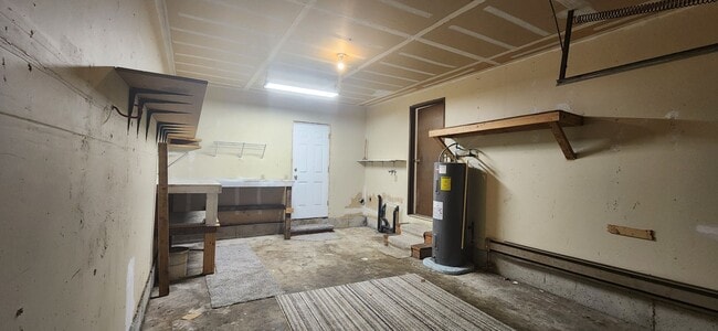 Building Photo - 622 91st Ave SE