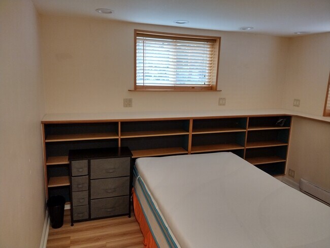 bedroom-1-w/ double bed - 469 Grandey Way NE