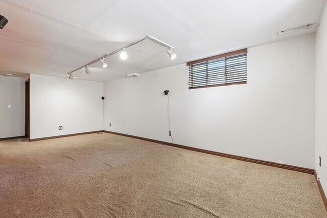 Building Photo - 1761 S Filbert Ct