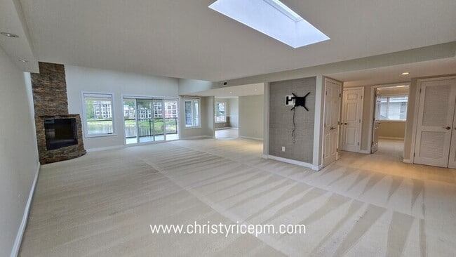 Building Photo - 395 101st Ave SE