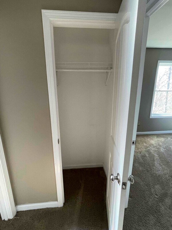 Building Photo - 206 Maple Dr