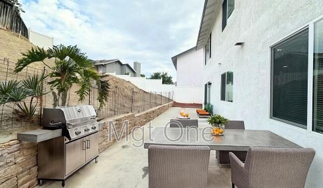 Building Photo - 1022 Blossom Hill Dr