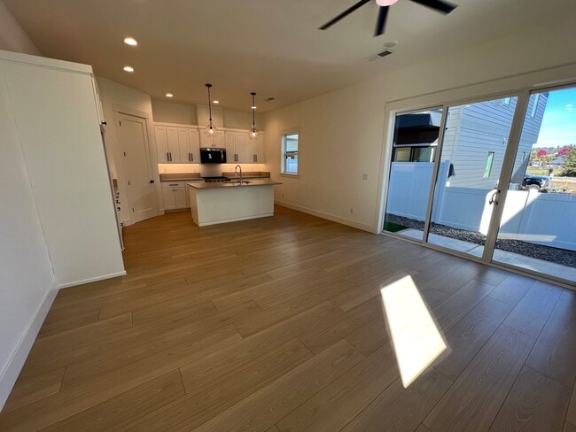 Building Photo - 313 Talons Dr