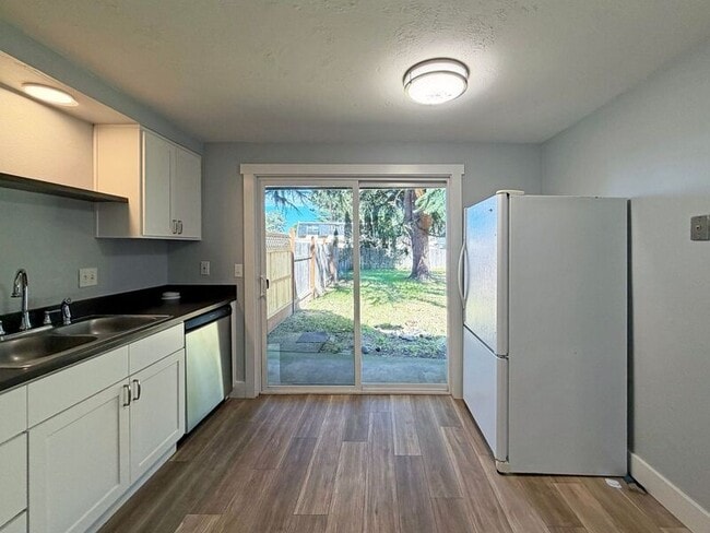 Building Photo - 525 Cinderella Loop