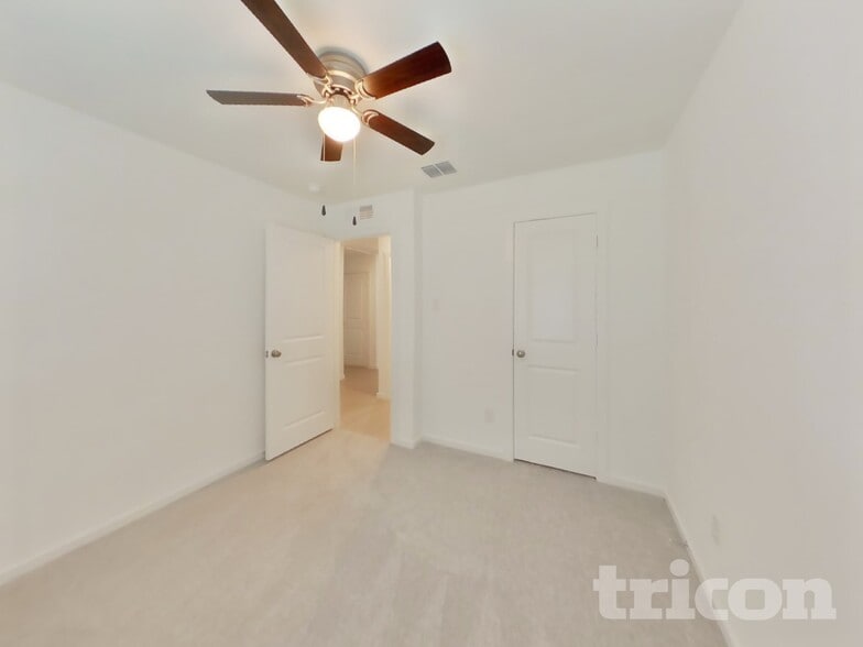 Building Photo - 806 Ginkgo Wy