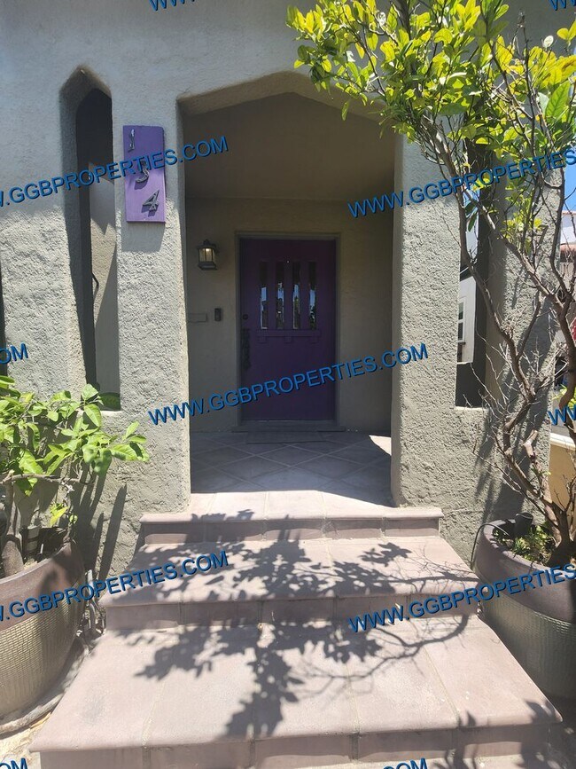 Building Photo - Come See this SAT! 06/27/26 - Live the Belmont Shore Lifestyle! Spanish 2 Bedroom / 1 Bath Home w...