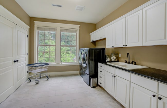 Building Photo - 4 bed/4bath, 5000sqft, adult home? Sober living? Barton Park!