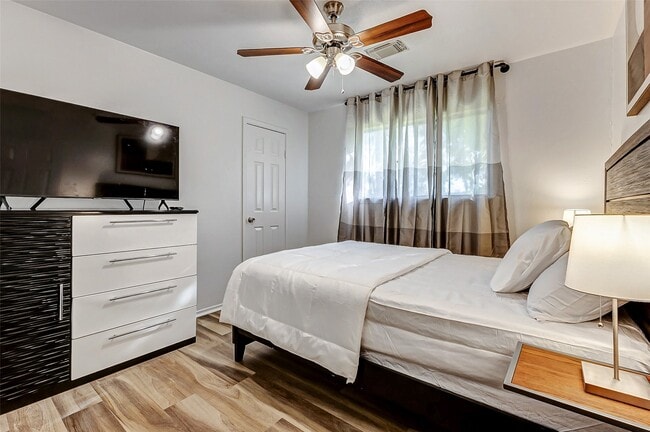 Building Photo - 92 N Deerfoot Cir