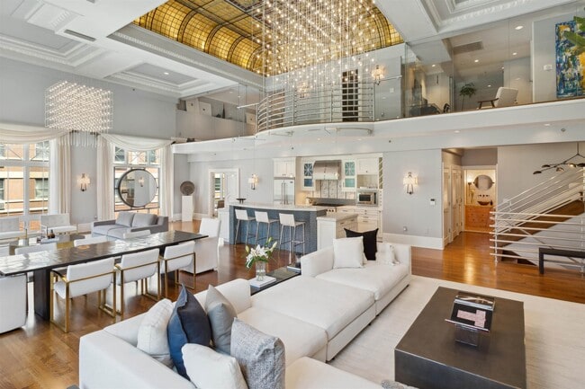 Building Photo - 313 1st St