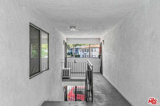 Building Photo - 129 S Avenue 64