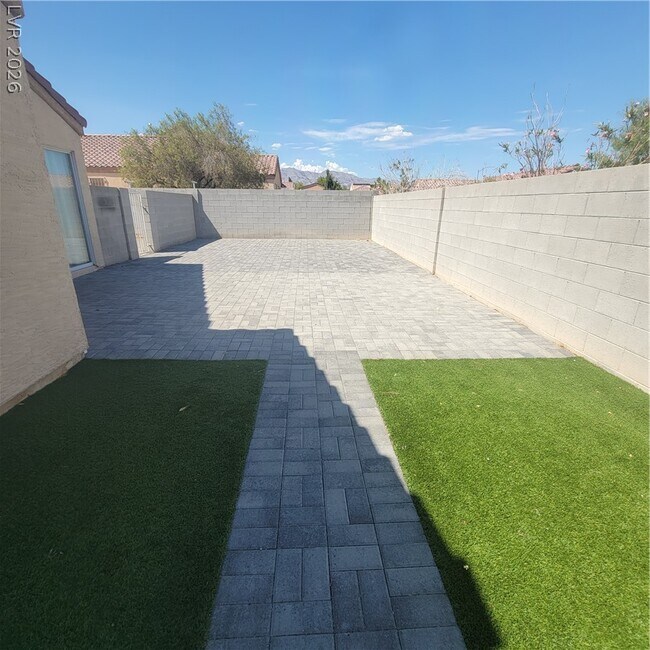 Building Photo - 5916 Kenmore St