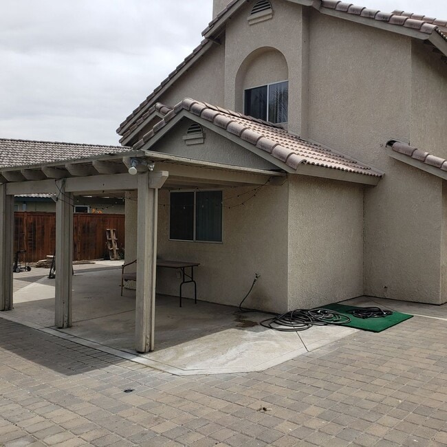 Building Photo - Beautiful home for rent in Jurupa Valley