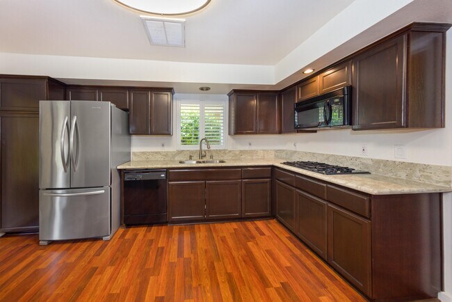 Building Photo - 39945 Santa Fe Way