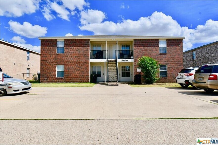 Building Photo - 3400 Hereford LN