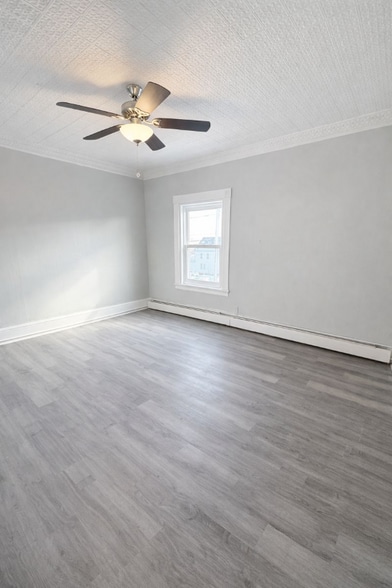 Building Photo - 289 Main St