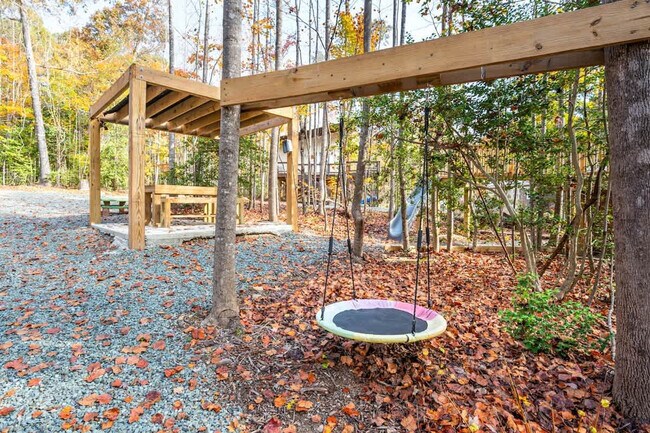Building Photo - 288 Stone Wall Rd