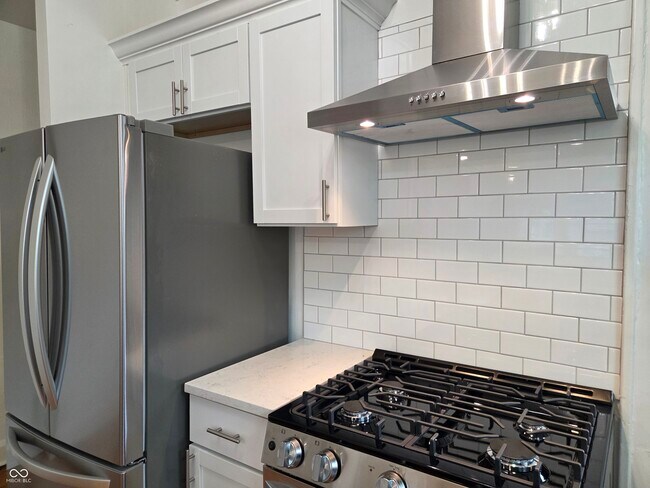 Building Photo - 774 Dequincy St